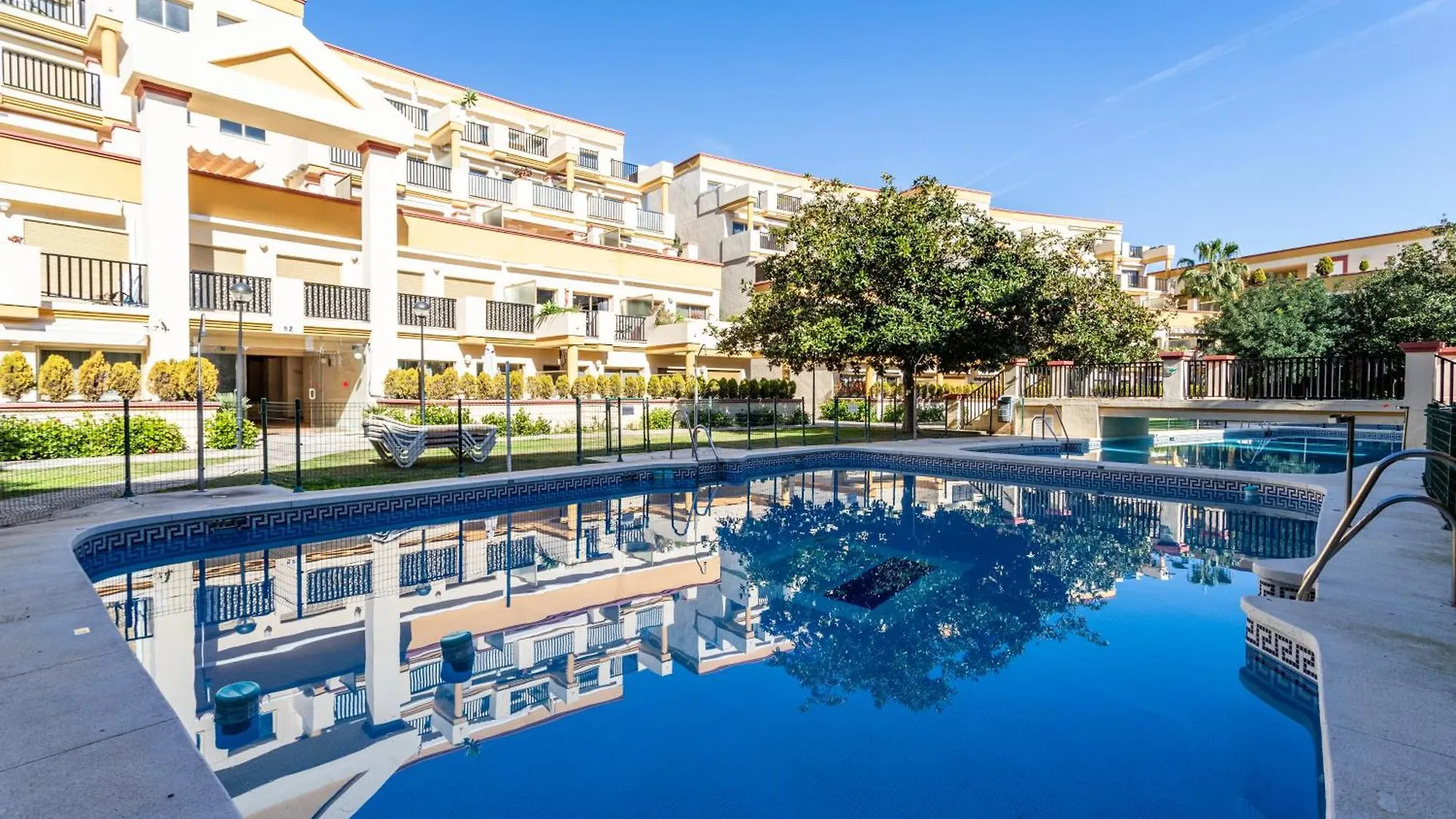 Apartment 2 Estudios En La Romana Playa, Uno Con Vista Parcial Mar Y Otro Vista A La Piscina Marbella Spain