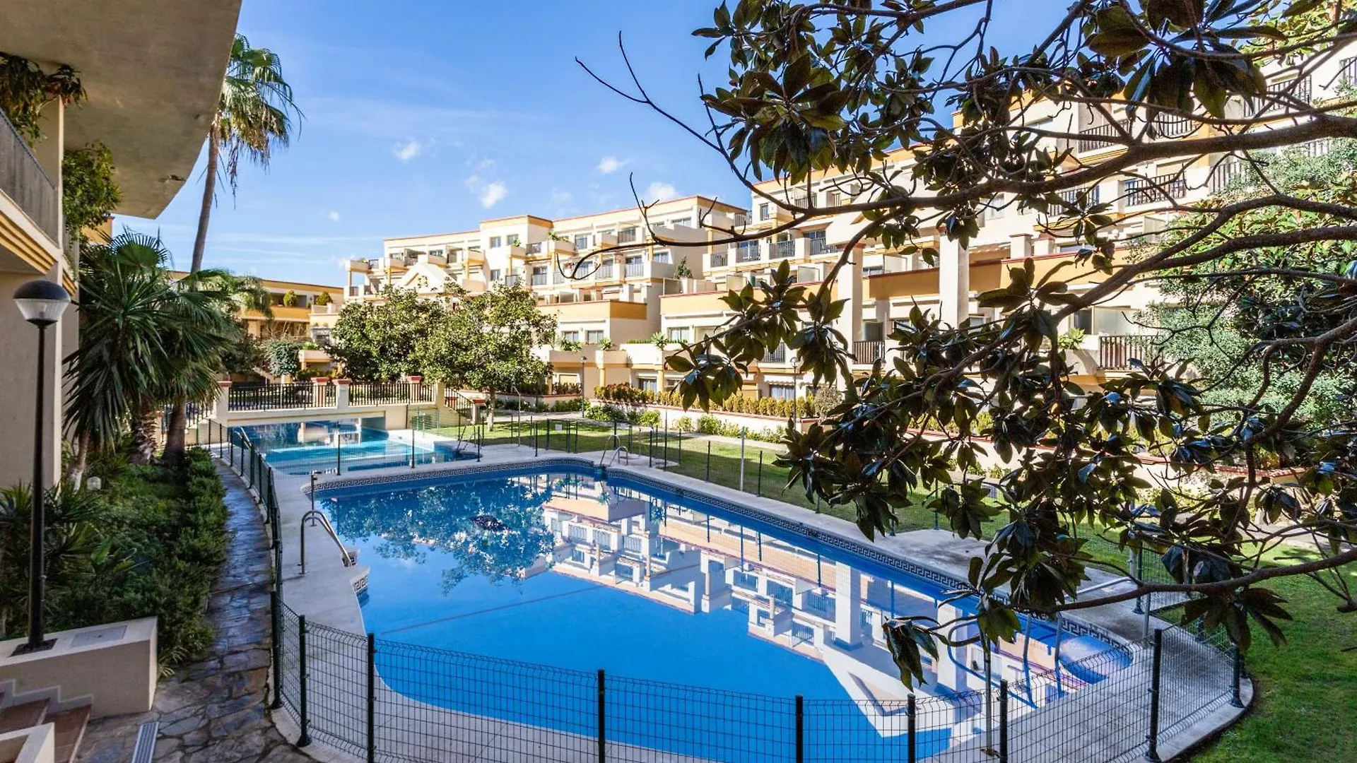 2 Estudios En La Romana Playa, Uno Con Vista Parcial Mar Y Otro Vista A La Piscina Marbella
