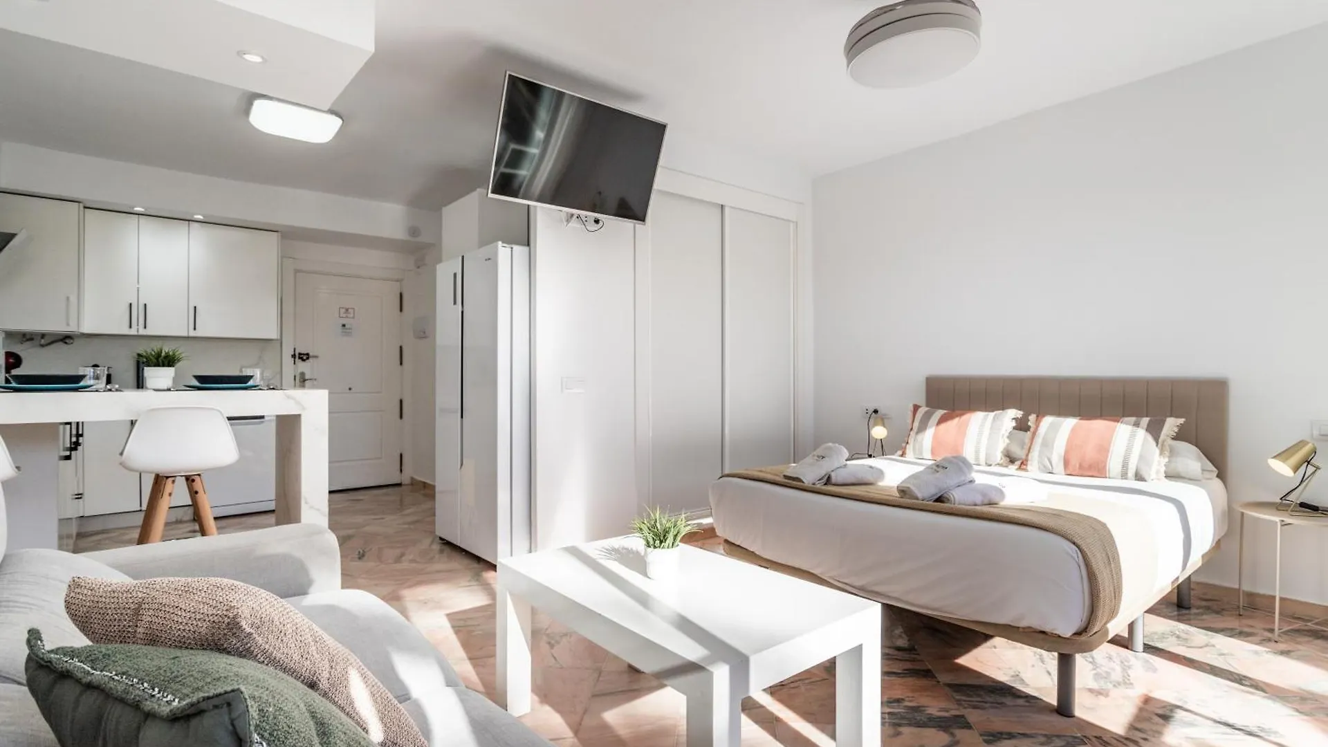 2 Estudios En La Romana Playa, Uno Con Vista Parcial Mar Y Otro Vista A La Piscina Marbella Spain