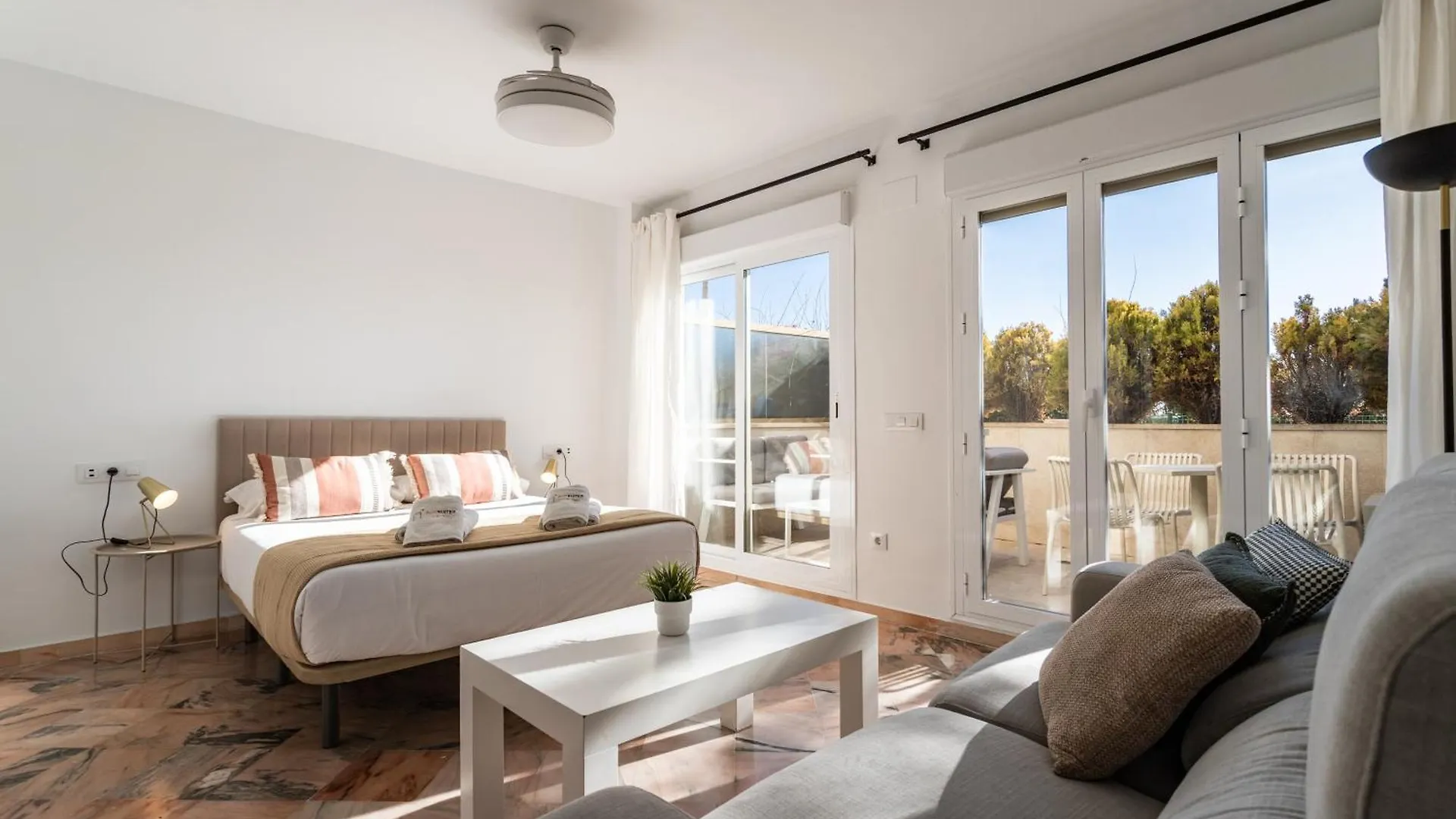 Apartment 2 Estudios En La Romana Playa, Uno Con Vista Parcial Mar Y Otro Vista A La Piscina Marbella