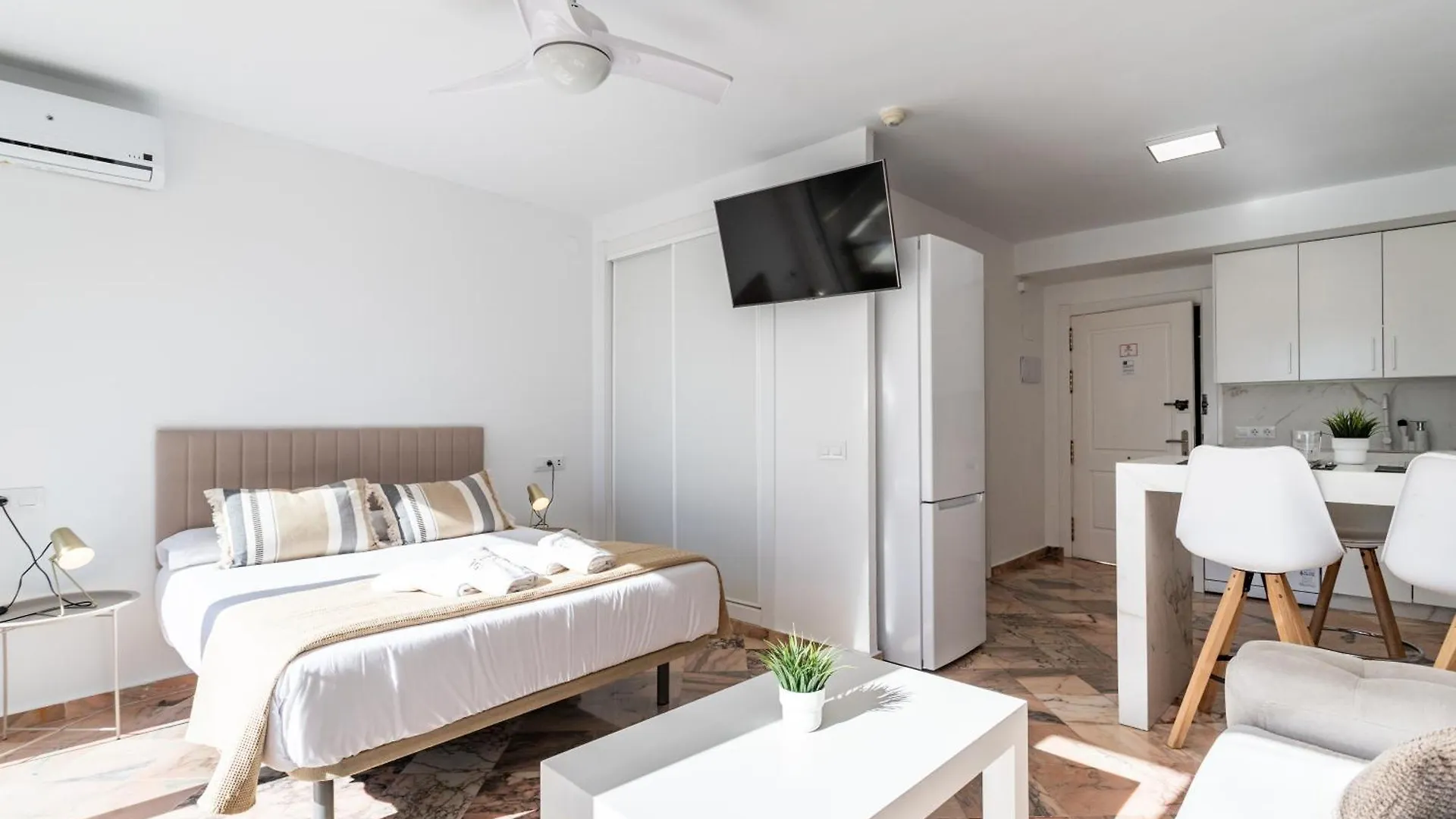 2 Estudios En La Romana Playa, Uno Con Vista Parcial Mar Y Otro Vista A La Piscina Marbella Apartment