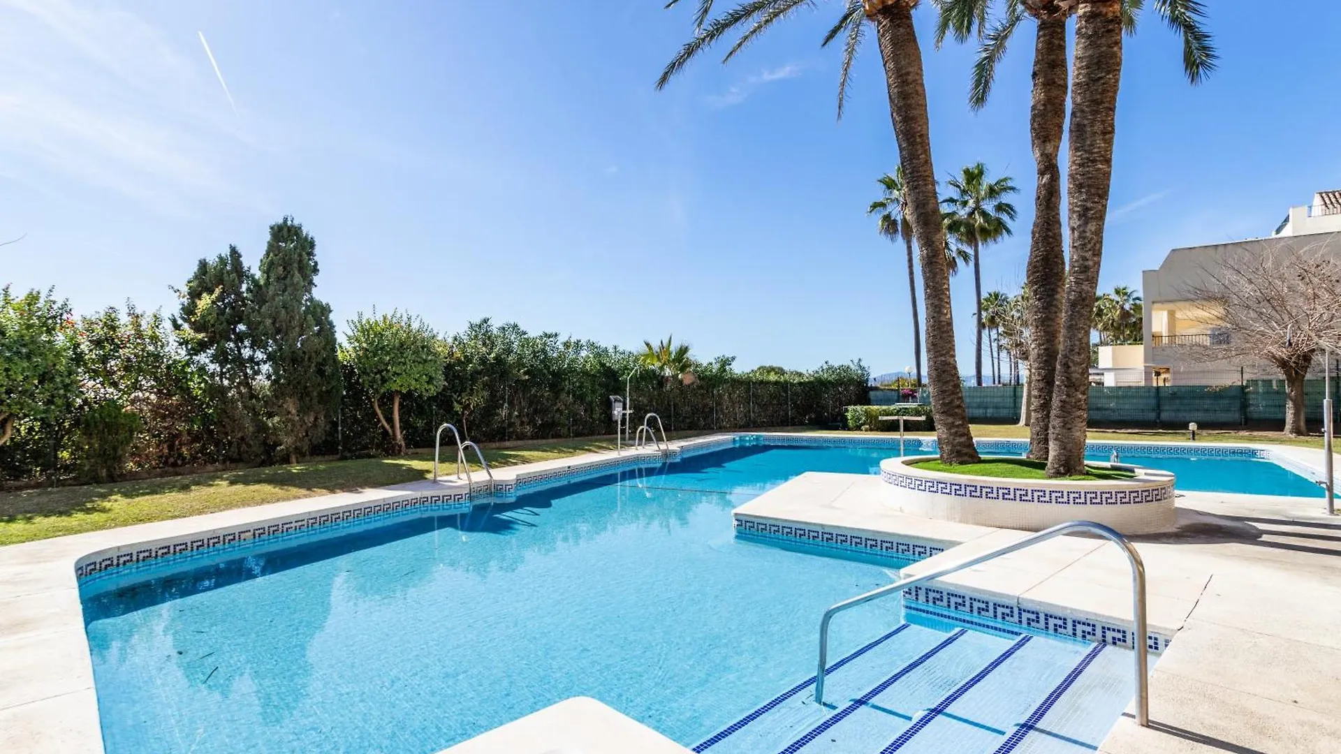Apartment 2 Estudios En La Romana Playa, Uno Con Vista Parcial Mar Y Otro Vista A La Piscina Marbella